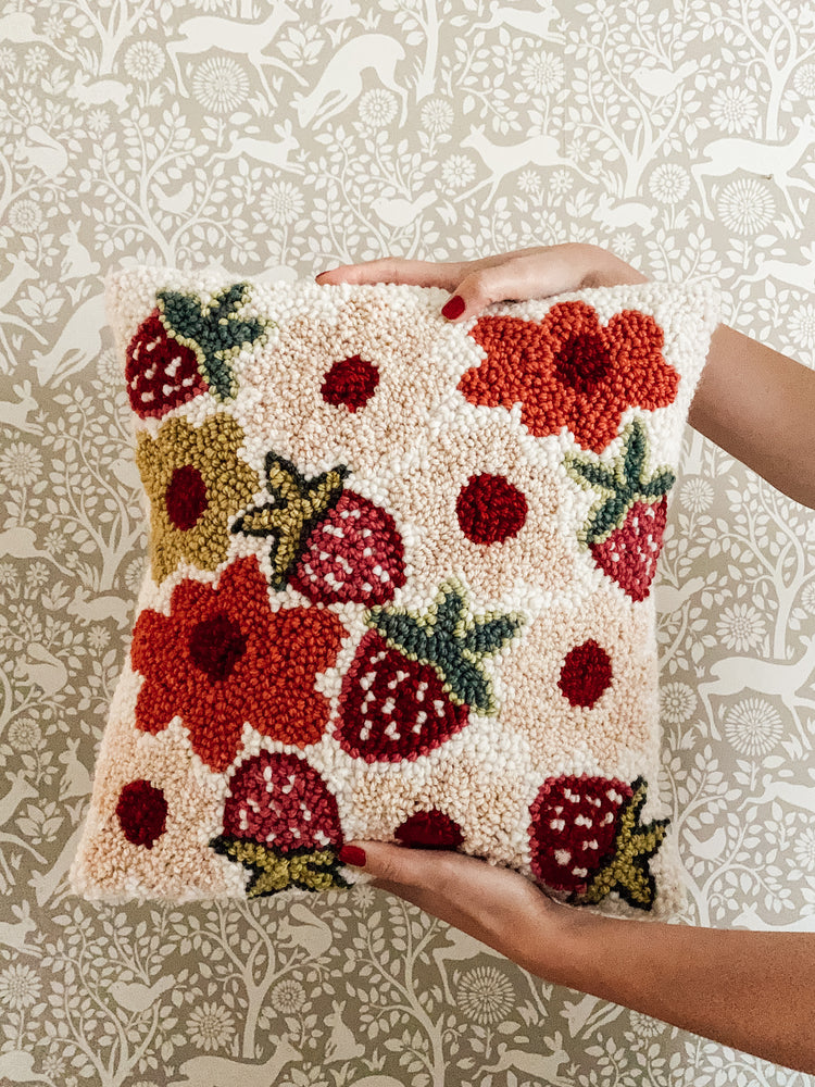 Strawberry & Daisies Pillow Digital Guide